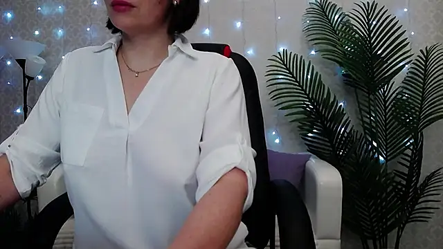 Camelia Lillie online show from May 12, 2026, 1:03 am