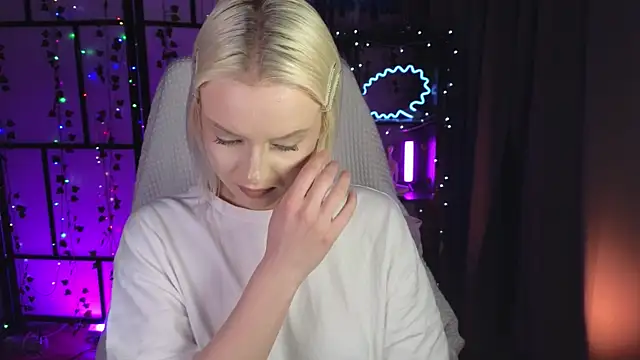 ImBonBon online show from May 4, 2026, 1:23 am