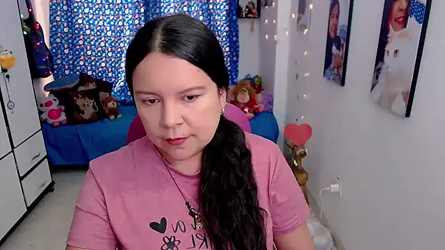 claryssa  online show from March 7, 2026, 6:05 pm