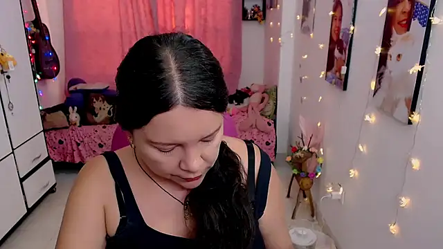 claryssa  online show from May 4, 2026, 10:28 pm