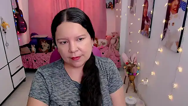 claryssa  online show from May 6, 2026, 9:53 pm