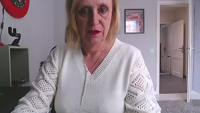 Snapshot of legalyblond chatting on May 8, 2026, 7:36 am legalyblond online show from May 8, 2026, 7:36 am