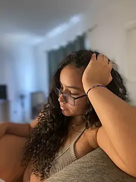 Snapshot of CurlyGirl_1 chatting on December 17, 2024, 6:09 pm CurlyGirl 1 online show from December 17, 2024, 6:09 pm