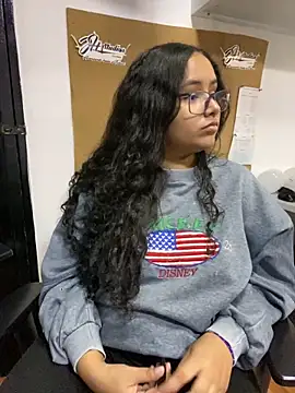 Snapshot of CurlyGirl_1 chatting on December 27, 2024, 10:59 pm CurlyGirl 1 online show from December 27, 2024, 10:59 pm