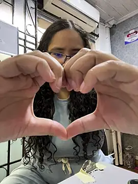 Snapshot of CurlyGirl_1 chatting on January 8, 2025, 12:37 pm CurlyGirl 1 online show from January 8, 2025, 12:37 pm