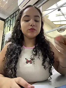 Snapshot of CurlyGirl_1 chatting on January 10, 2025, 12:04 pm CurlyGirl 1 online show from January 10, 2025, 12:04 pm