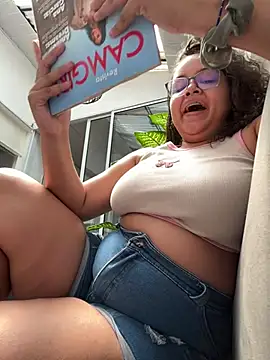 Snapshot of CurlyGirl_1 chatting on February 5, 2025, 5:31 pm CurlyGirl 1 online show from February 5, 2025, 5:31 pm