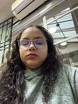 Snapshot of CurlyGirl_1 chatting on February 13, 2025, 11:28 am CurlyGirl 1 online show from February 13, 2025, 11:28 am