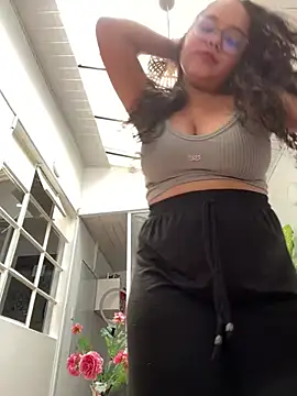 Snapshot of CurlyGirl_1 chatting on February 20, 2025, 5:51 pm CurlyGirl 1 online show from February 20, 2025, 5:51 pm