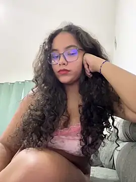 Snapshot of CurlyGirl_1 chatting on February 21, 2025, 10:48 pm CurlyGirl 1 online show from February 21, 2025, 10:48 pm