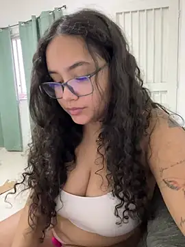 Snapshot of CurlyGirl_1 chatting on February 22, 2025, 11:46 am CurlyGirl 1 online show from February 22, 2025, 11:46 am