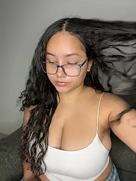 Snapshot of CurlyGirl_1 chatting on March 11, 2025, 11:12 am CurlyGirl 1 online show from March 11, 2025, 11:12 am