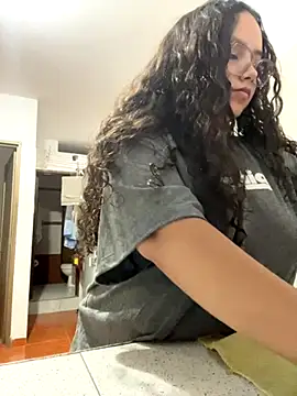 Snapshot of CurlyGirl_1 chatting on September 26, 2025, 10:47 pm CurlyGirl 1 online show from September 26, 2025, 10:47 pm