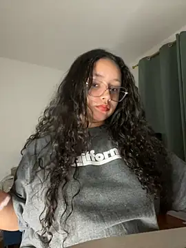 Snapshot of CurlyGirl_1 chatting on October 9, 2025, 12:41 am CurlyGirl 1 online show from October 9, 2025, 12:41 am