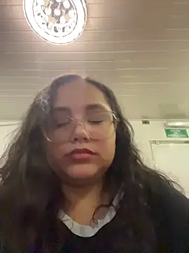 Snapshot of CurlyGirl_1 chatting on November 14, 2025, 10:07 pm CurlyGirl 1 online show from November 14, 2025, 10:07 pm