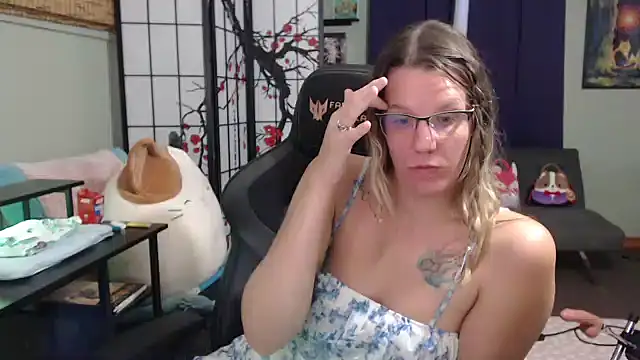 Sarahtineke online show from October 19, 2025, 10:21 pm