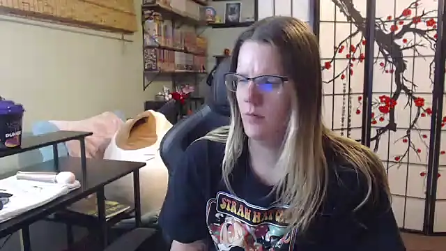 Sarahtineke online show from February 12, 2026, 10:27 pm