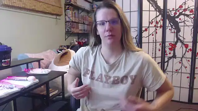 Sarahtineke online show from February 27, 2026, 2:17 pm