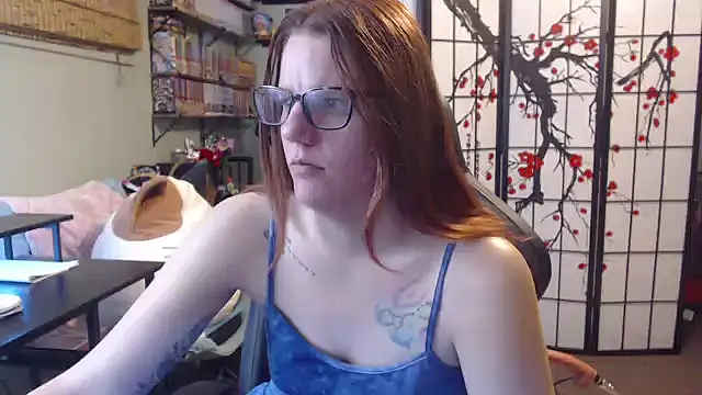 Sarahtineke online show from May 4, 2026, 3:30 pm