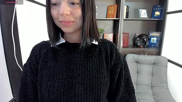 NicolRoss  online show from September 19, 2025, 12:50 pm