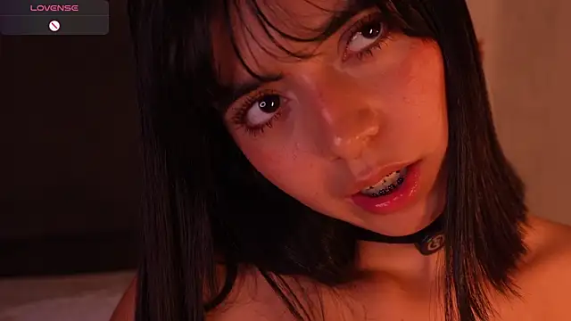 NicolRoss  online show from November 21, 2025, 8:13 am