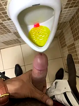 Snapshot of hitlar1026 chatting on December 3, 2025, 1:31 pm hitlar1026 online show from December 3, 2025, 1:31 pm