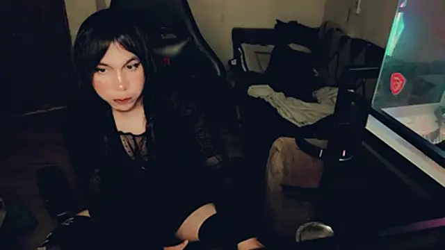 Snapshot of evelyntvsexy chatting on July 15, 2026, 2:22 pm evelyntvsexy online show from July 15, 2026, 2:22 pm