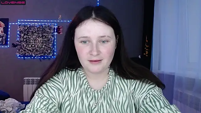 Snapshot of Light_Luna chatting on May 17, 2026, 2:24 pm Light Luna online show from May 17, 2026, 2:24 pm