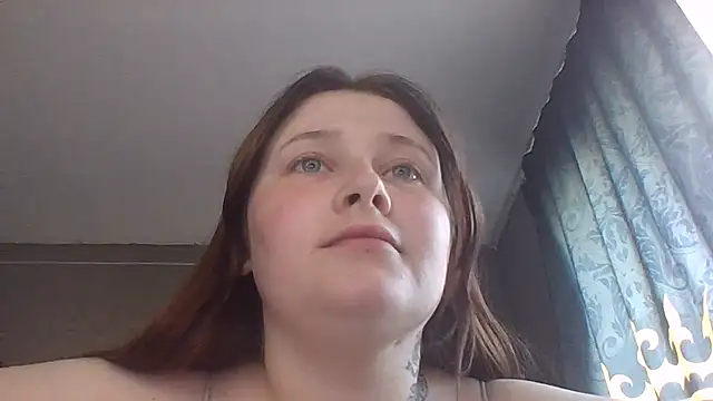 Snapshot of Light_Luna chatting on June 19, 2026, 1:04 pm Light Luna online show from June 19, 2026, 1:04 pm