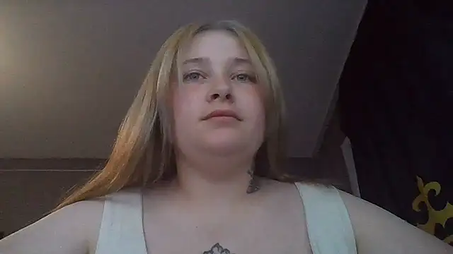 Snapshot of Light_Luna chatting on June 27, 2026, 3:17 pm Light Luna online show from June 27, 2026, 3:17 pm