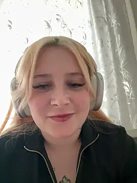 Snapshot of Light_Luna chatting on July 11, 2026, 10:29 am Light Luna online show from July 11, 2026, 10:29 am