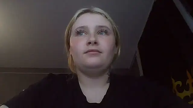Snapshot of Light_Luna chatting on July 31, 2026, 3:55 pm Light Luna online show from July 31, 2026, 3:55 pm