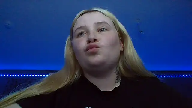 Snapshot of Light_Luna chatting on August 5, 2026, 3:59 pm Light Luna online show from August 5, 2026, 3:59 pm