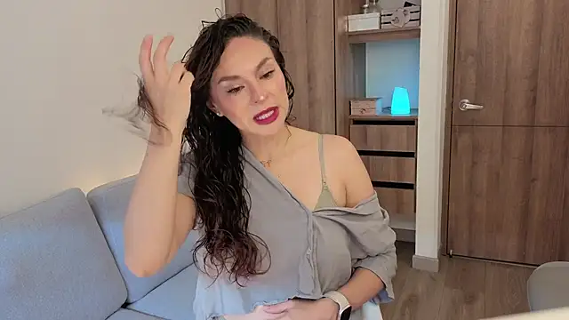 Snapshot of Monica-Bello chatting on March 19, 2026, 6:01 pm Monica-Bello online show from March 19, 2026, 6:01 pm