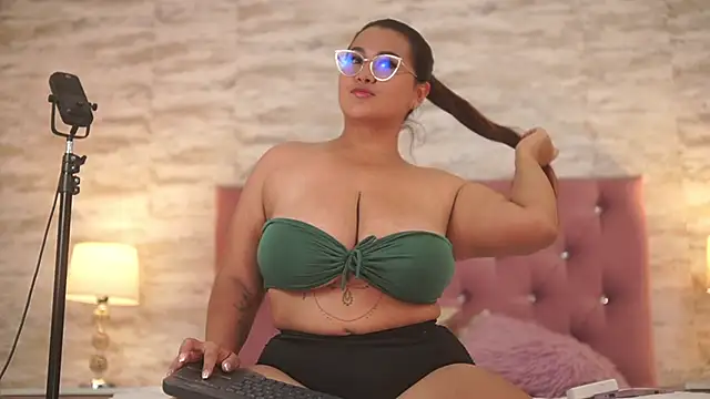 Snapshot of IsabellMendez_ chatting on January 15, 2025, 7:23 pm IsabellMendez online show from January 15, 2025, 7:23 pm