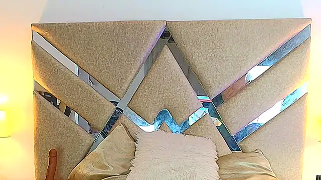 Snapshot of IsabellMendez_ chatting on September 18, 2025, 6:43 pm IsabellMendez online show from September 18, 2025, 6:43 pm