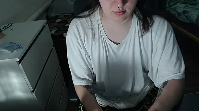 EvaMiron online show from October 27, 2025, 2:54 pm