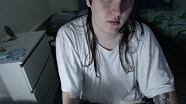 EvaMiron online show from December 4, 2025, 6:16 pm