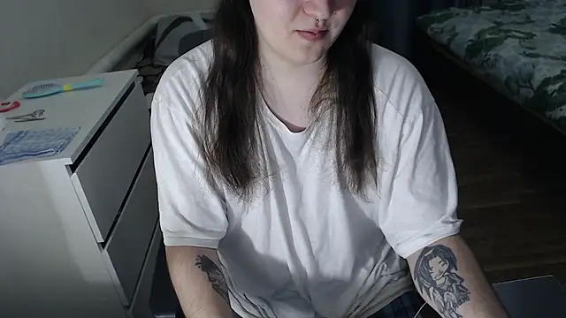 EvaMiron online show from February 3, 2026, 5:07 pm