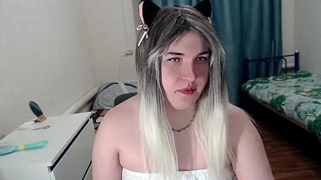 EvaMiron online show from March 12, 2026, 9:10 pm