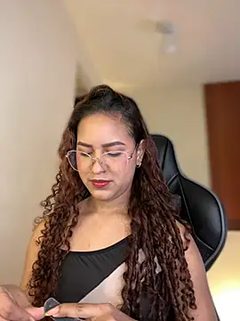 gretta kler1 online show from January 15, 2025, 1:52 pm