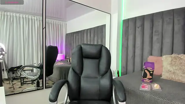 natalia curvy1 online show from March 18, 2025, 5:53 pm