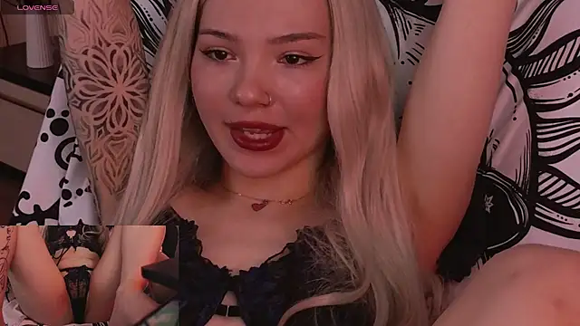 SandraBoyl online show from April 27, 2026, 2:42 am
