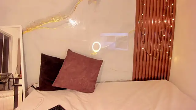 SaraApril 1 online show from January 11, 2026, 8:14 pm