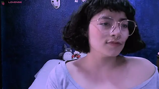 NinaYellow online show from January 3, 2025, 1:03 pm