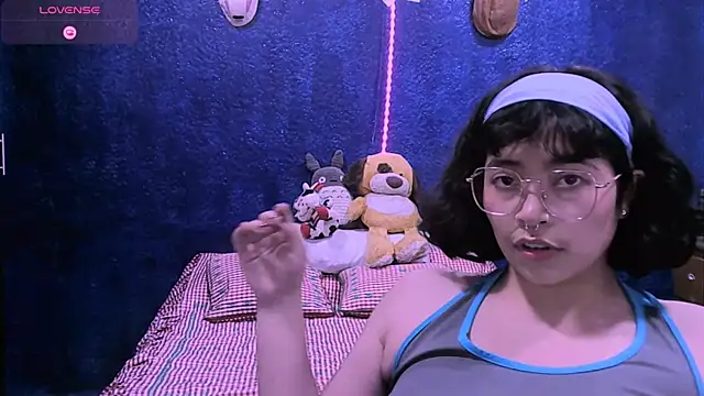 NinaYellow online show from January 6, 2026, 10:01 pm