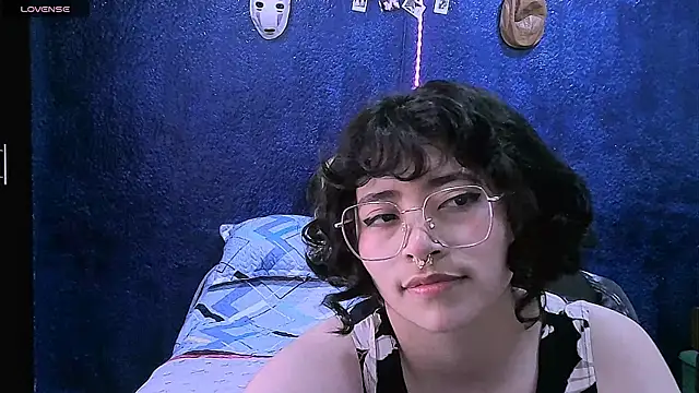 NinaYellow online show from March 2, 2026, 1:51 pm