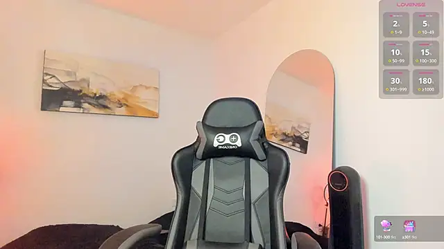 Snapshot of LucianSinclair chatting on December 3, 2024, 3:09 am LucianSinclair online show from December 3, 2024, 3:09 am