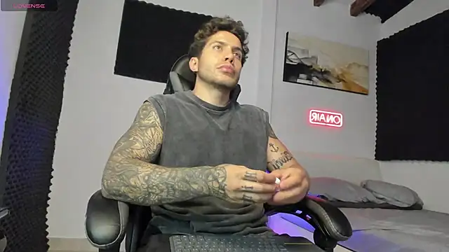 Snapshot of LucianSinclair chatting on November 6, 2025, 1:28 am LucianSinclair online show from November 6, 2025, 1:28 am