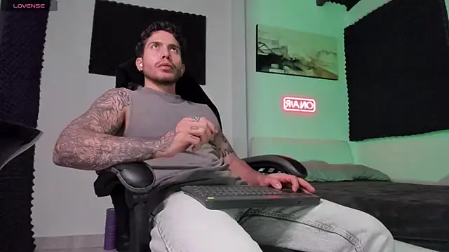 Snapshot of LucianSinclair chatting on November 20, 2025, 3:39 am LucianSinclair online show from November 20, 2025, 3:39 am